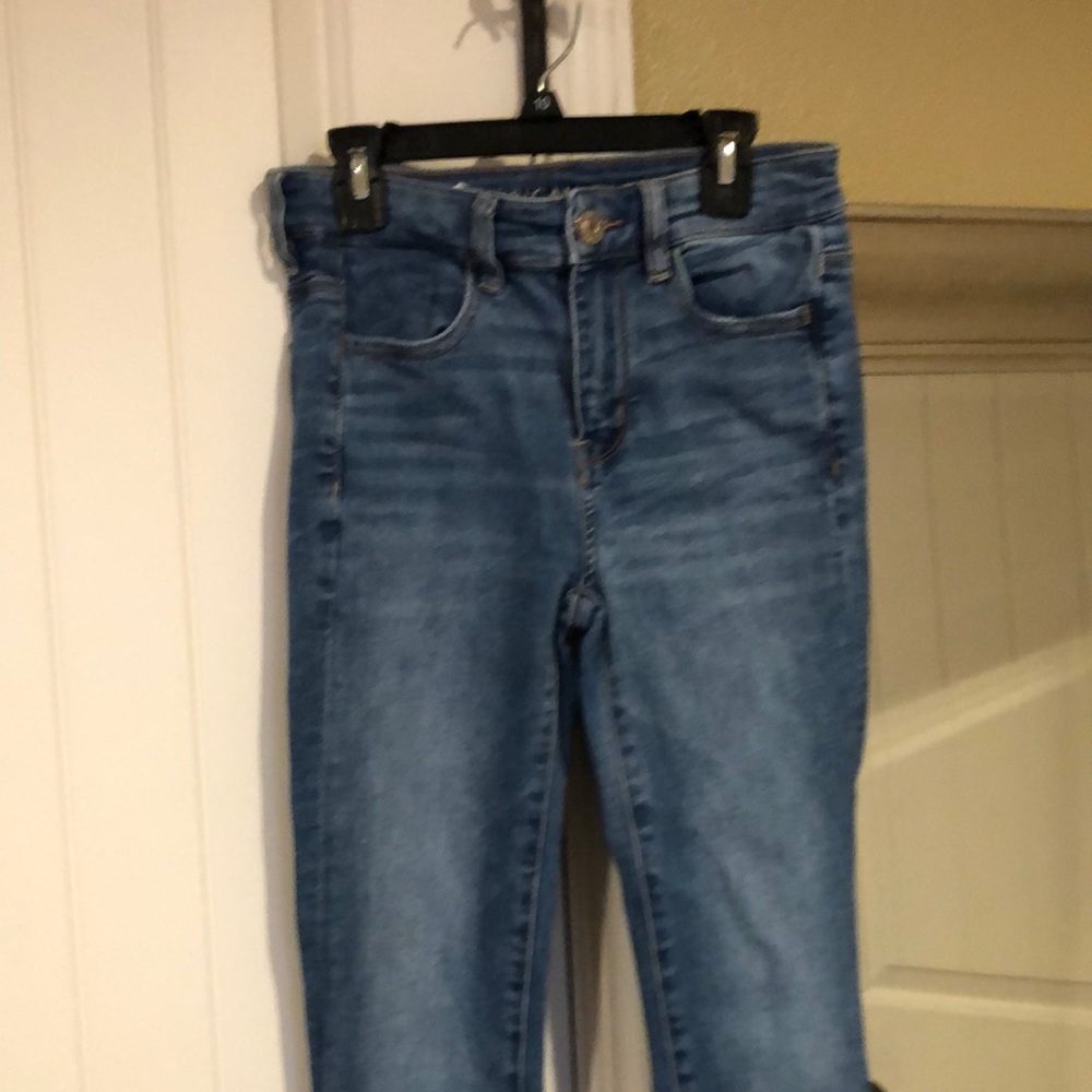 American Eagle stretch jeggings. Sz 2. Medium wash denim color.